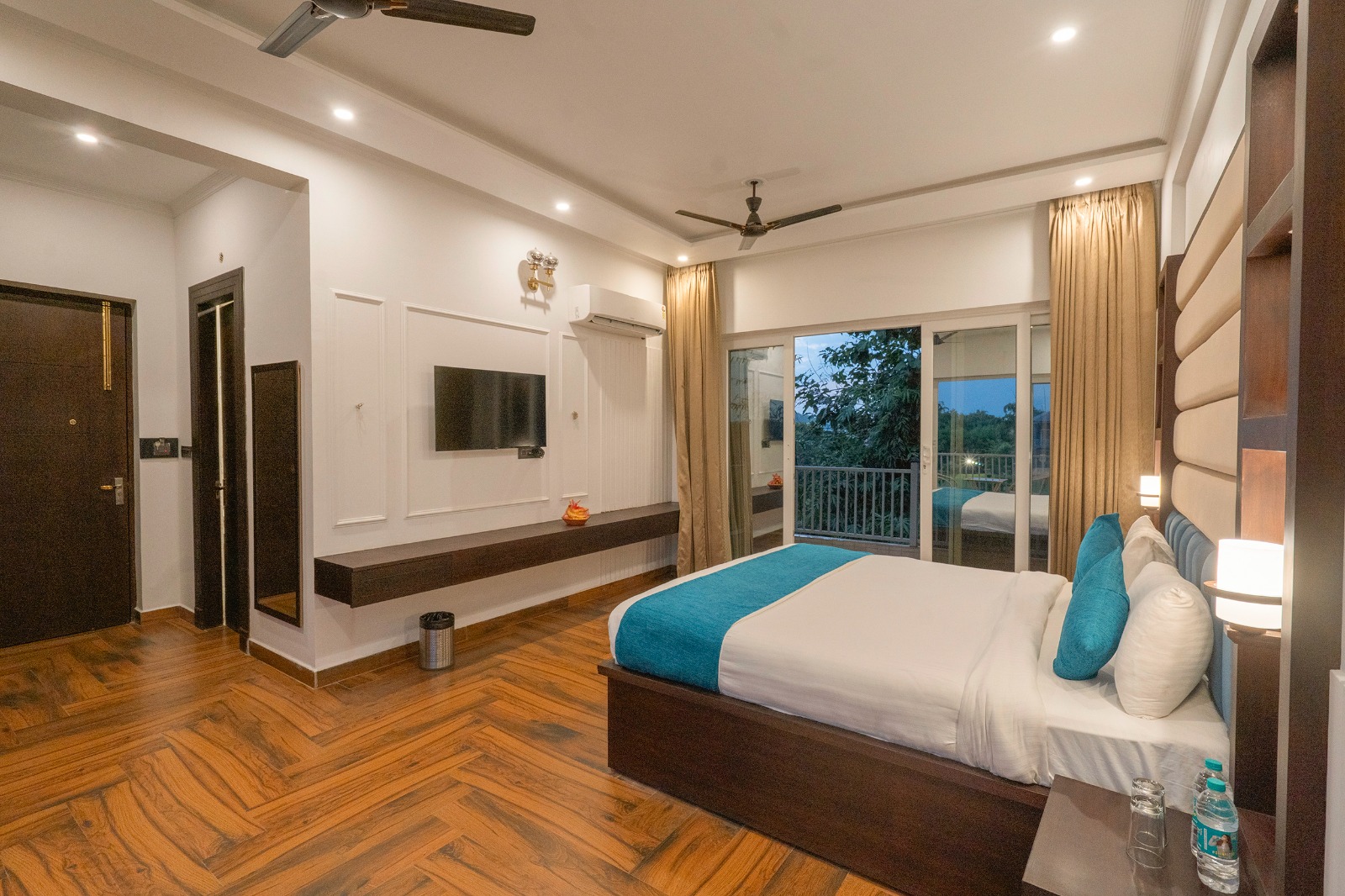 WhatsApp Image 2025-10-14 at 10.59.55 AM (1)